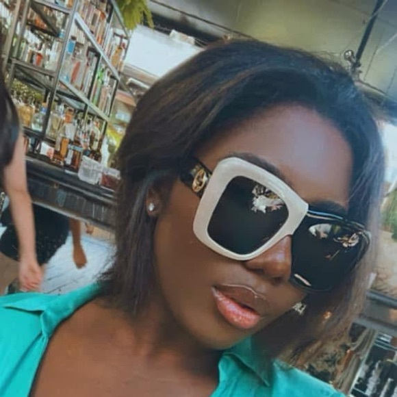 GUCCI Sunglasses - Picture 2 of 4